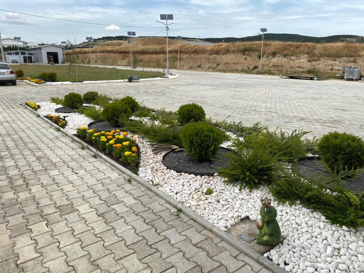 Kostovski Rooms-Near E75 To Greece Veles Exterior foto